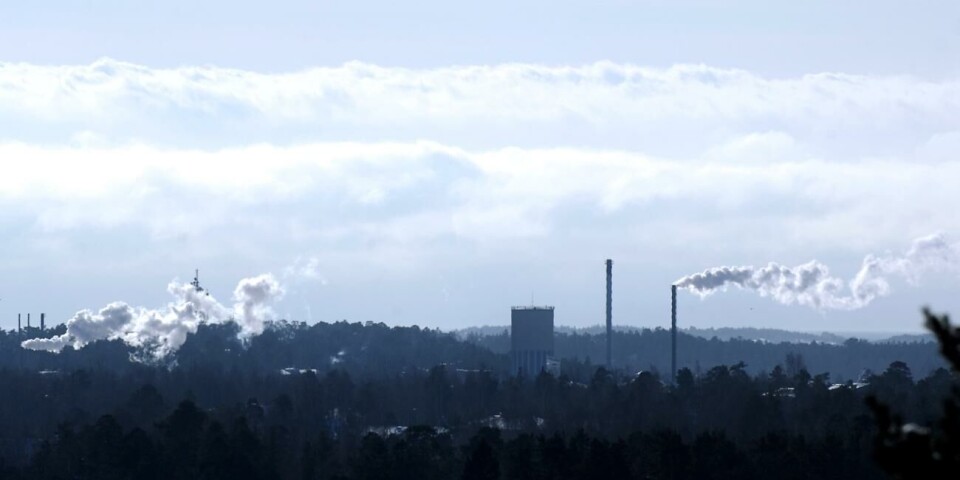 Åland är det landskap i Finland som släpper ut näst mest växthusgaser per invånare, hela 11,3 ton per år. vinter, mariehamn, landskap, rök, utsläpp