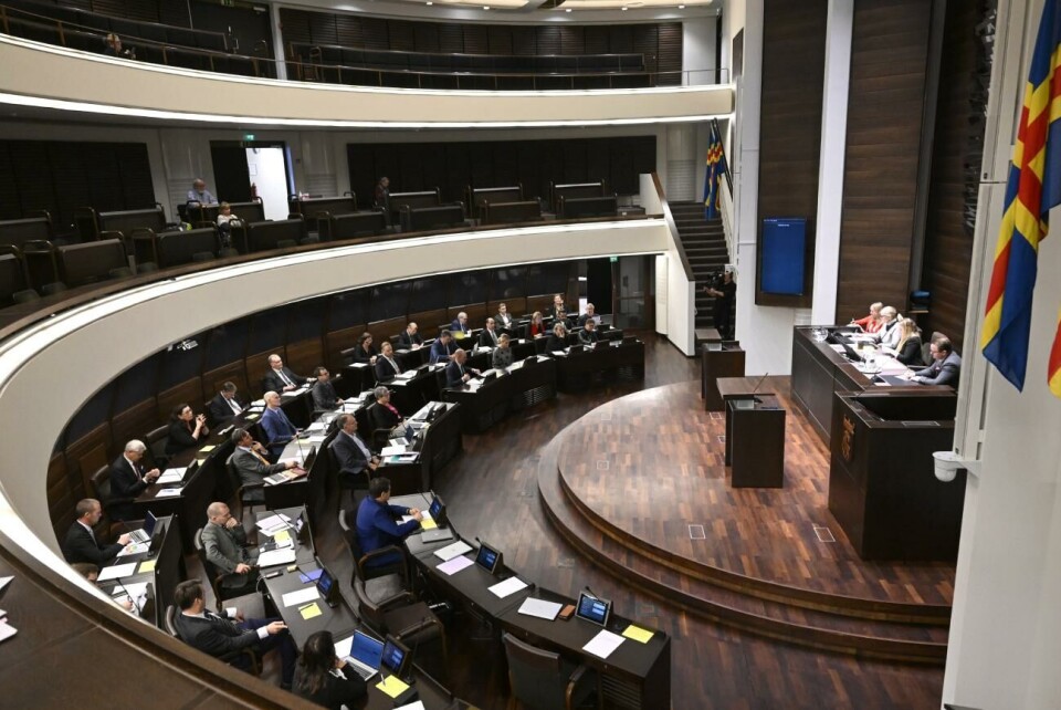 Drygt 400.000 kostade partiernas valkampanjer Runt 13.472 euro per lagtingsstol lade partierna på valkampanjerna inför fjolårets val. Det visar landskapsrevisorernas sammanställning av valfinansieringen.