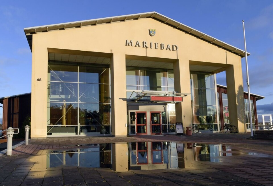 Stadens tjänstemän riktar kritik mot det konsultföretag som direktupphandlades för Mariebads grundrenovering. Nu föreslår man att staden inte går vidare med renoveringen. Mariebad