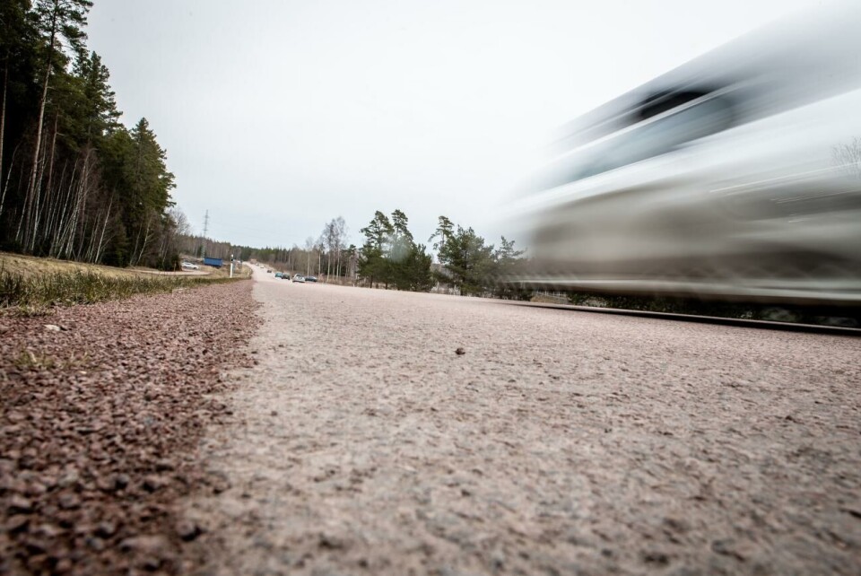 Allra hårdast kör folk i Ingbybacken i Jomala, där hela 15 procent av trafikanterna kör minst 100 kilometer i timmen. I området sker också fler omkörnings- och mötesolyckor än på andra delar av vägen. Ingby Backen, Jomala
