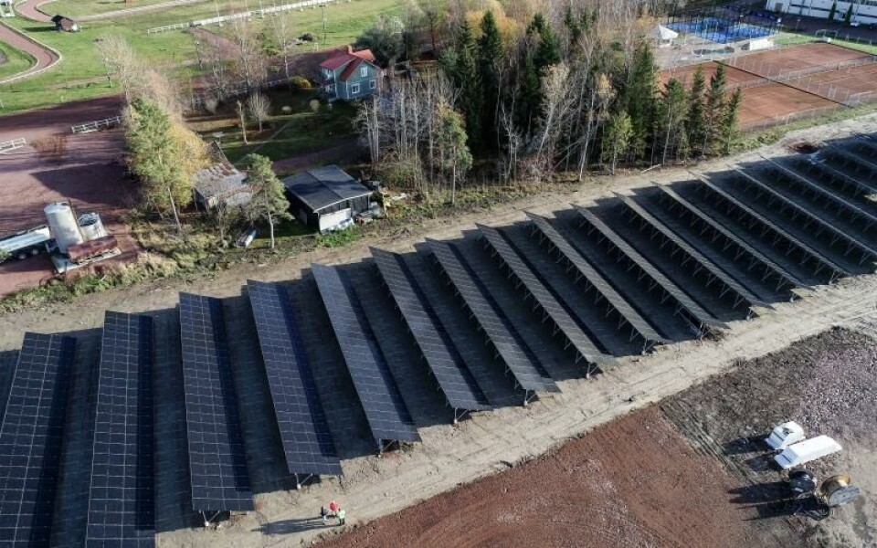 Travebo, som ligger i området mellan Godbyvägen, travbanan och MLK_s tennisbanor, är Ålands just nu största anläggning för solenergi.Foto: Hülya Tokur-Ehres