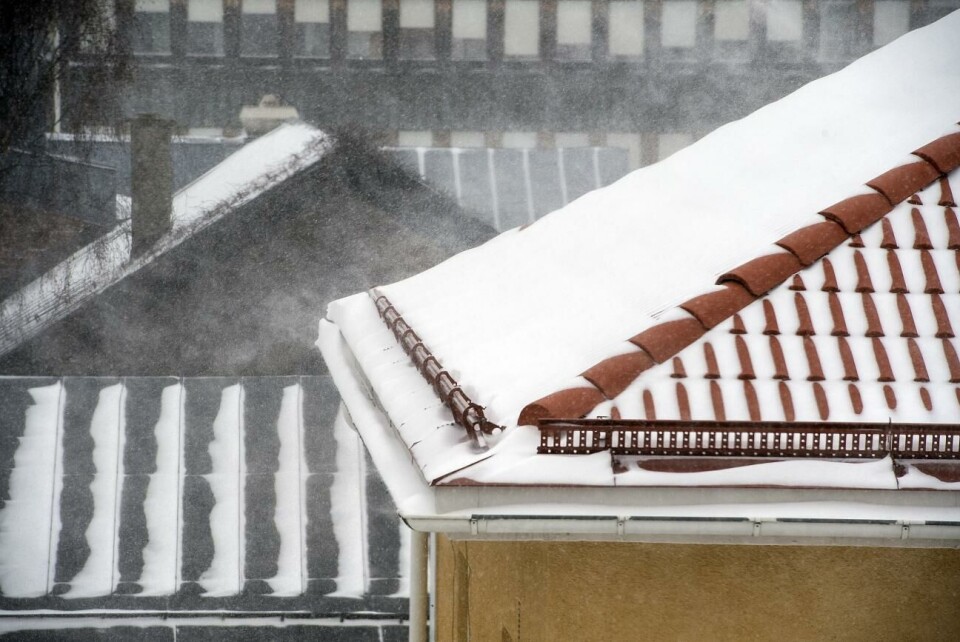 Det kommer att snöa i Åland, antagligen redan under natten mot tisdag. Under eftermiddagen föll flera millimeter snö i Mariehamn. Enligt väderprognoserna kan vi räkna med nya snöfall till helgen.@Foto:Daniel Eriksson