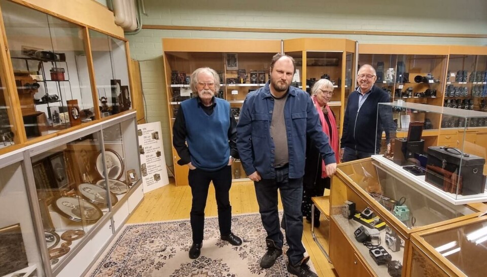 Ålands fotografiska museum beviljas 30.000 euro. På bilden Olle Strömberg, Rasmus Olin, Benita Strömberg och Krister Svedmark. *** Local Caption *** @Bildtext:Olle och Benita Strömberg lämnar nu över driften av sitt livsverk Ålands fotografiska museum till museets nye intendent Rasmus Olin. Krister Svedmark är ledamot av den stiftelse som tog över museet år 2020.
