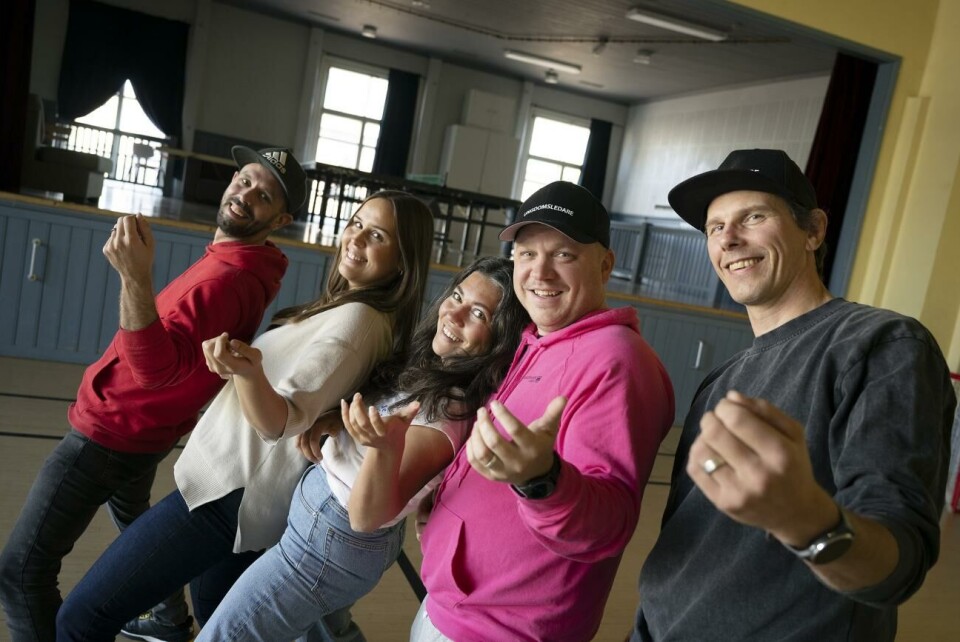 Calle Holm, Mikaela Johansson, Nathalie Hellström, Patrik Eriksson och Jan Kankkonen ser ut att vara i stämning inför kvällens Ung Musik. Ung musik, Calle Holm, Mikaela Johansson, Nathalie Hellström, Patrik Eriksson, Jan Kankkonen