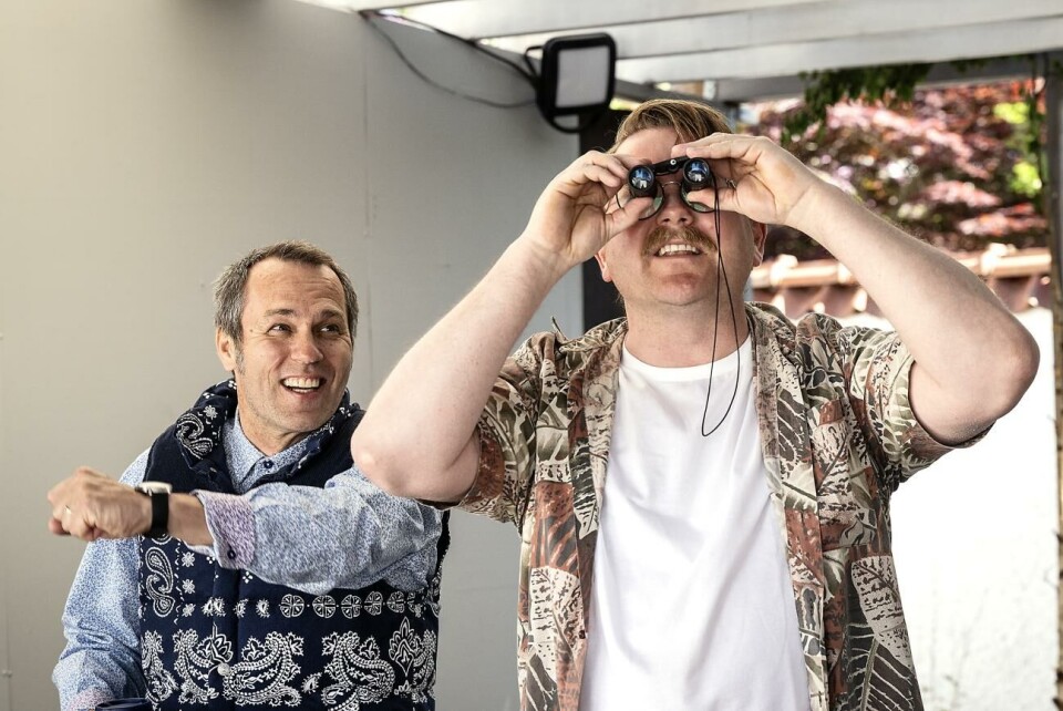 Marc Svahnström och Alfons Röblom utgör de enda skådespelarna på scen. Daniel Eriksson.