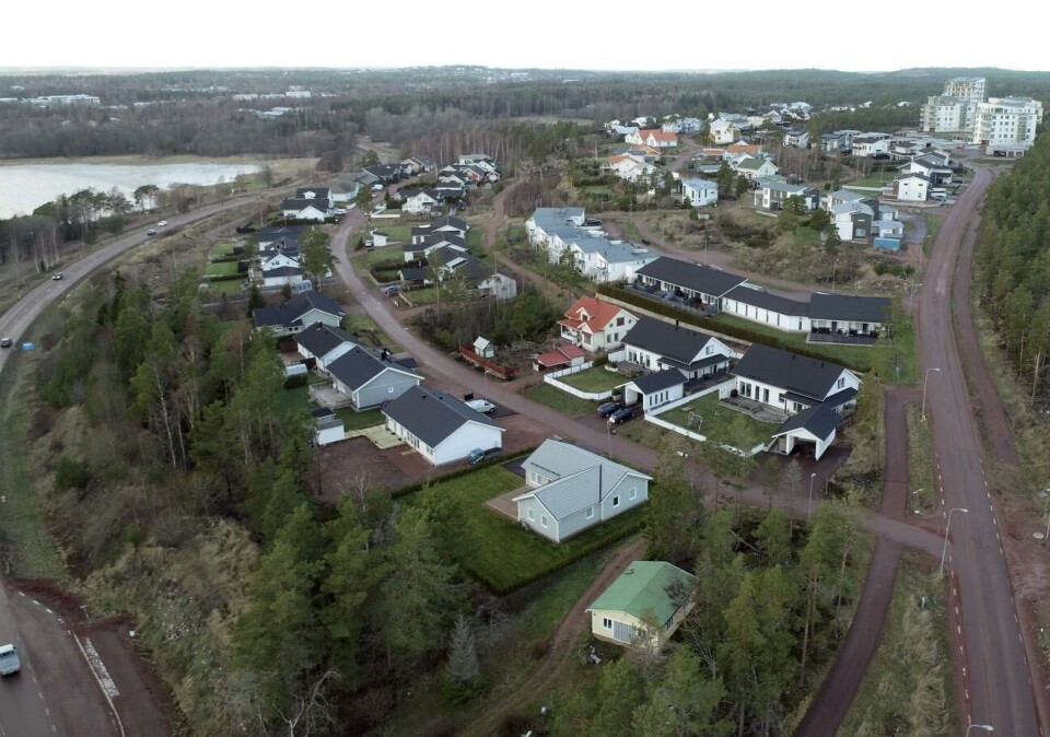 Majoriteten av ålänningarna bor ensamma i sitt hushåll Jomala hör till en av två kommuner som har störst medelstorlek i hushållet. Bilden är från Solberget.