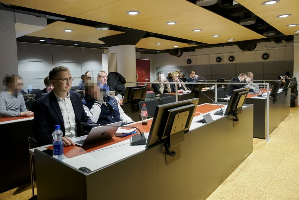 Många förklaringar till misstänktas kontakter
