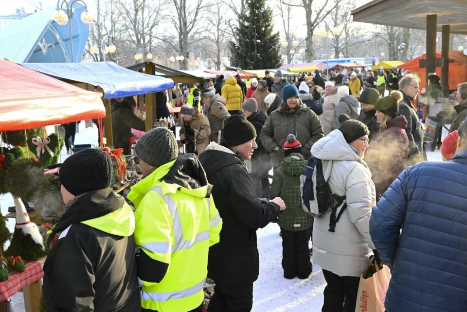 59 procent av de svarande i Åsubs medborgarundersökning tycker att Mariehamn är ”en mycket bra plats att bo och leva på.” Julkorv, havtornssaft, julkransar, Sundspiroger, stickade sockor – ja, det mesta gick att hitta på marknaden på torget i går.
