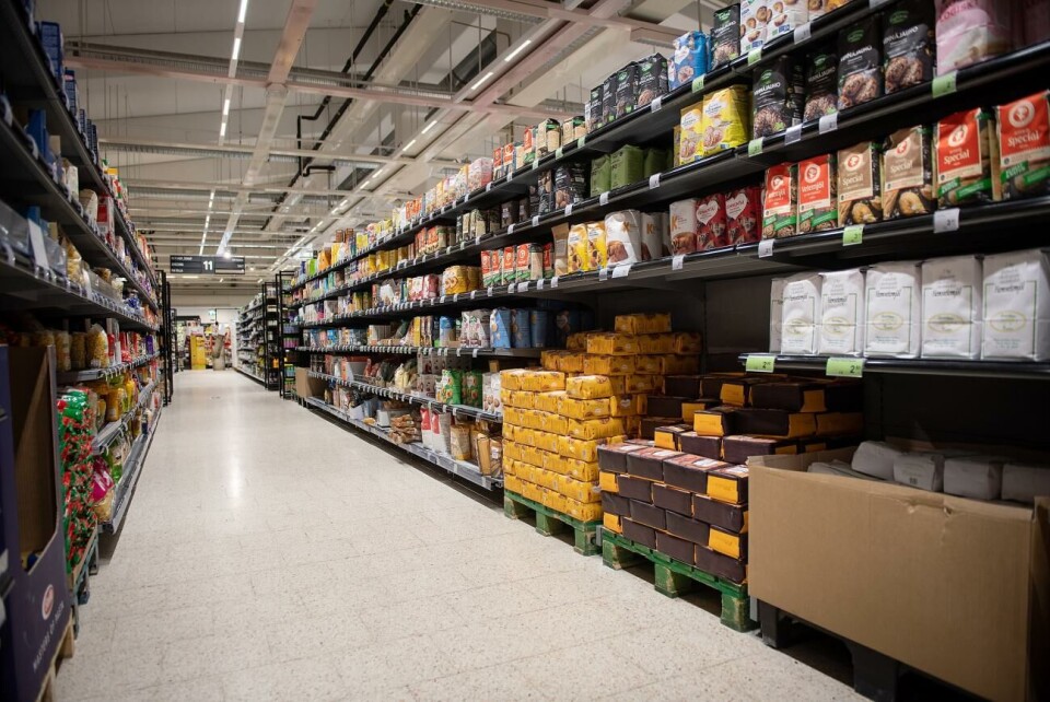 Matpriserna steg med sammanlagt 13 procent i år. Sue Holmström från Ålands producentförbund undrar vart pengarna går, men säger att det inte tycks vara till producenterna. Mat, livsmedel, matpriser,