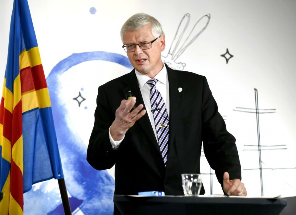 Harry Jansson (C) anser att styrelsen för Ålands radio och tv ska ta tag i frågan en gång för alla. 300921 , 30092021 , 20210930 , Självstyrelserevisionen , revisionen , som förslaget till ny självstyrelselag ser ut nu kan LR inte rekommendera lagtinget att anta det. Det återstår tolv politiska knäckfrågor att lösa, på bilden, Harry Jansson (C)