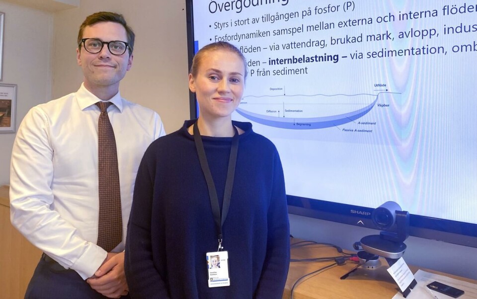 Miljonsatsning på rent vatten till år 2030 Minister Christian Wikström och projektledare Caroline Karlsson säger att man inom projektet prioriterar dricksvattentäkterna.