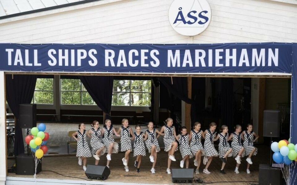 Dunderdansarna inledde invigningen med dans på scenen. Foto: DANIEL ERIKSSON