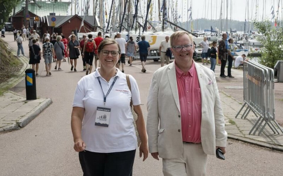 Emma Dahlen och Johan Ehn strosar i Västerhamn. Foto: DANIEL ERIKSSON