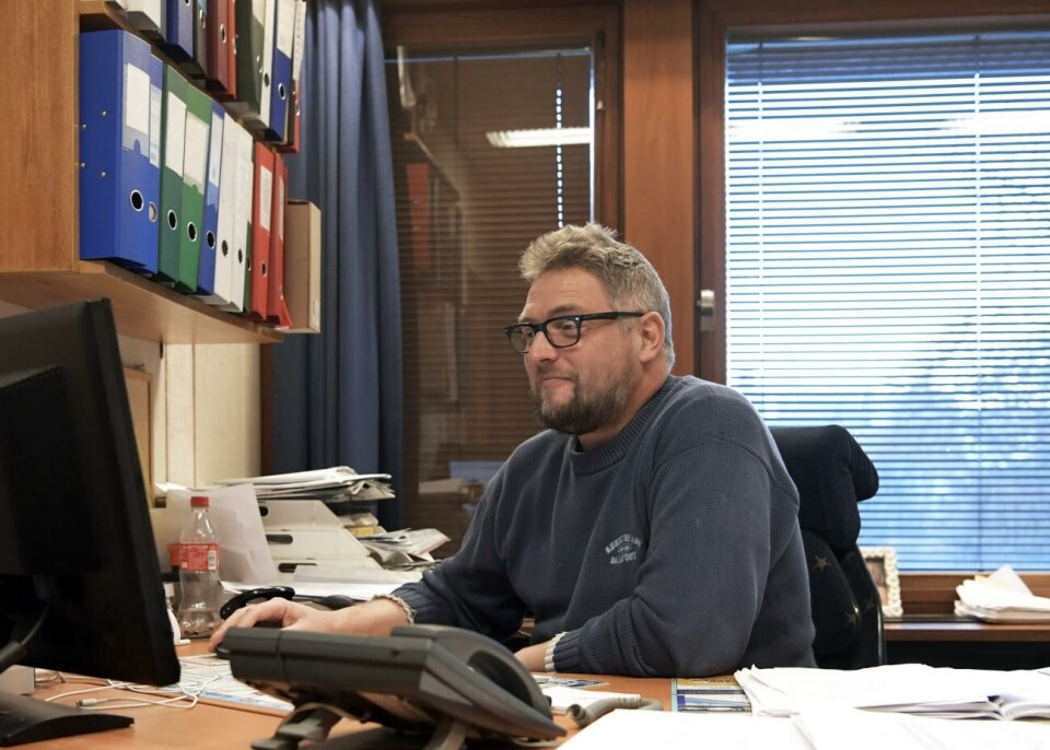 De får dela på skadeståndet Tomas Lindqvist är vd för Rederi Ab Gustaf Erikson och Ansgar Ab och den totalt sett enskilt största ägaren i den åländska företagsgrupp som ingår i konsortiet bakom elhybridaffären. Han vill dock inte gå in på vad som kan ske med ett eventuellt skadestånd.