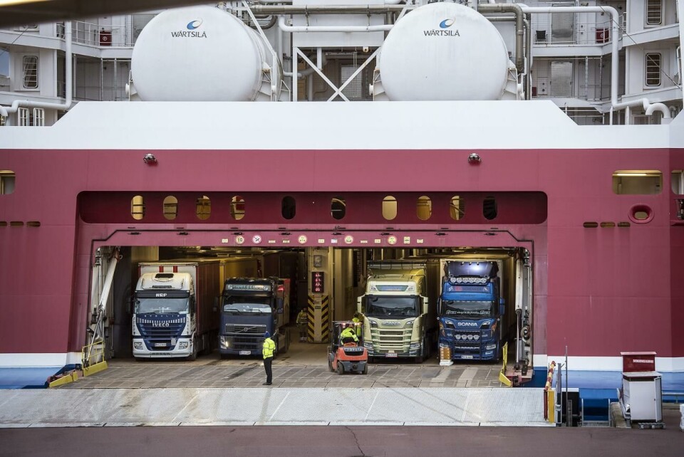 Viking Line kan dras in i strejkerna mot den finska regeringens reformer och nedskärningar. Två fackförbund inom FFC planerar arbetsstopp i flera hamnar och vid Viking Lines lasthantering i Helsingfors och Åbo under två veckor från och med måndag. Passagerartrafiken ska dock fungera normalt. Viking Line kan dras in i strejkerna mot den finska regeringens reformer och nedskärningar. Två fackförbund inom FFC planerar arbetsstopp i flera hamnar och vid Viking Lines lasthantering i Helsingfors och Åbo under två veckor från och med måndag. Passagerartrafiken ska dock fungera normalt.