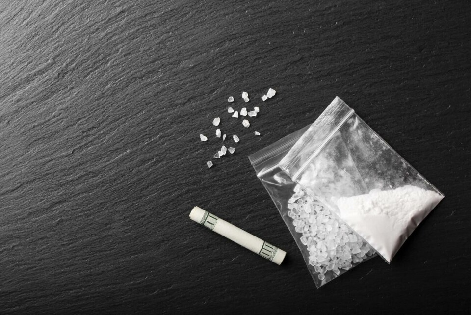 I Encrochatten beskriver smugglarna de olika drogerna som ”vitt”, ”brunt” och ”grönt”. Till Åland hade man tänkt sig 400-500 gram vitt.