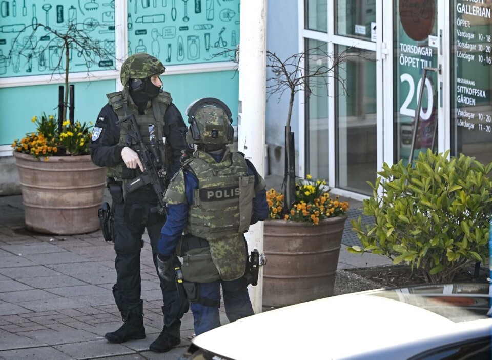 Det är otydligt hur ansvarsfördelningen mellan Ålands polismyndighet och polisförvaltningen i Finland är gällande tryggandet av säkerheten. Nu ska det tydliggöras. Det är otydligt hur ansvarsfördelningen mellan Ålands polismyndighet och polisförvaltningen i Finland är gällande tryggandet av säkerheten. Nu ska det tydliggöras. Robert Jansson