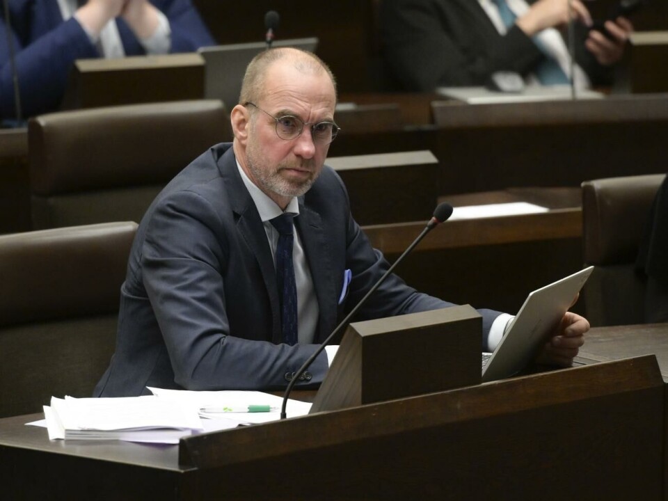 Tony Asumaa (Lib) vill se effektivare användning av offentliga resurser genom att Landskapets Fastighetsverk och kommunerna kan samarbeta kring byggnation. Tony Asumaa (Lib) vill se effektivare användning av offentliga resurser genom att Landskapets Fastighetsverk och kommunerna kan samarbeta kring byggnation. Robert Jansson