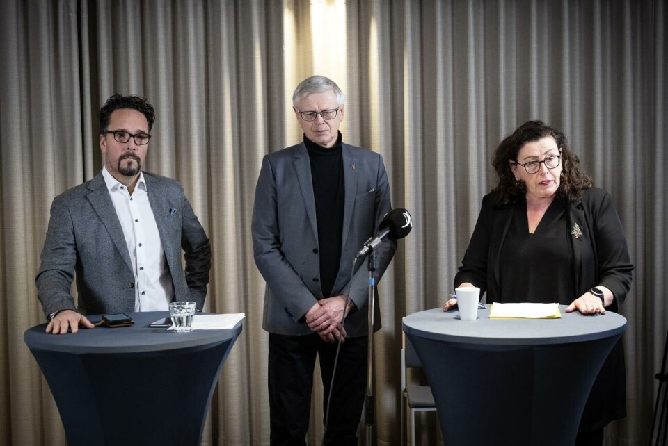 Bild från den presskonferens där det meddelades att Christian Wikström fått sparken. På bilden syns Fredrik Karlström, Harry Jansson och Veronica Thörnroos.