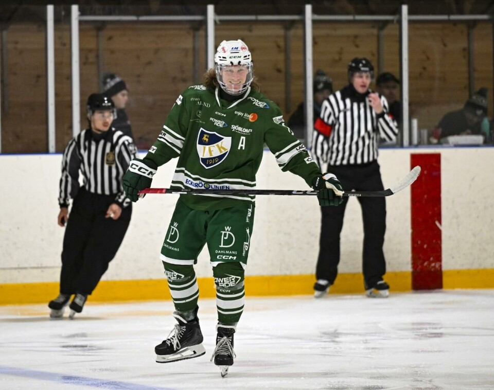 Pontus Nylén stod för två mål borta mot Bålsta. Pontus Nylén njuter av att vara tillbaka på isen igen.Robert Jansson