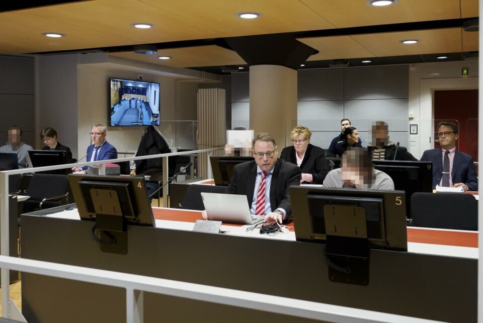 Ålands tingsrätt har avkunnat sin dom i målet där sex män åtalades för mordförsök. Bilden togs under Ålands tingsrätts huvudförhandling, som av utrymmesskäl och på grund av häktningar hölls i en rättegångssal i Åbo.