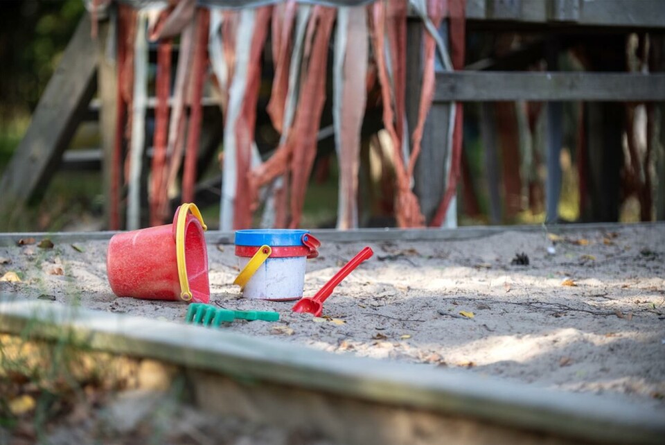 Den nya barnomsorgslagen har gjort att fler barn stannar längre på dagis, något som också påverkar personaldimensioneringen.