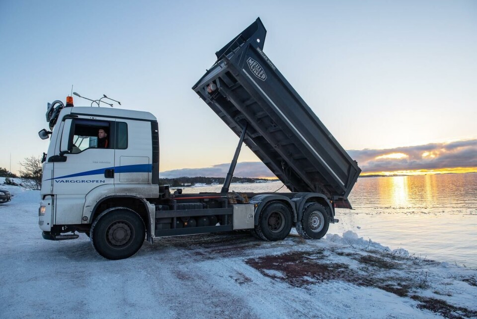 Regeringen i Helsingfors i en proposition har föreslagit att dumpning av snö i havet ska förbjudas i framtiden.