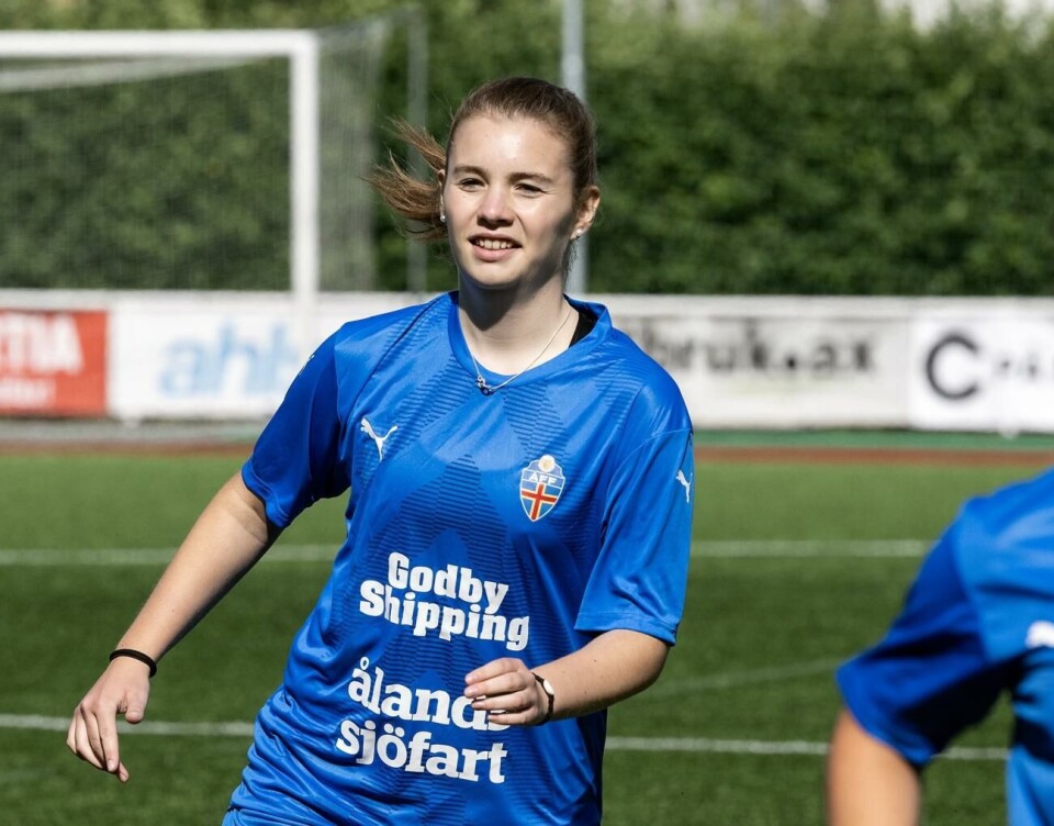 Stella Luoma – här i Ålands öspelsdräkt från förra året.