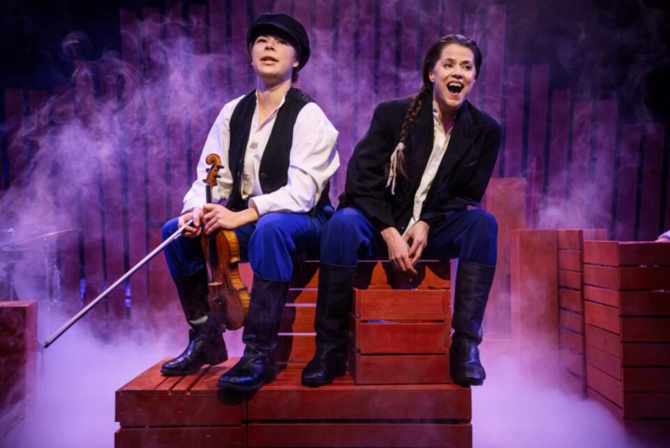 Ulriikka Heikinheimo och Emma Klingenberg i ”Katrina”.