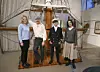 Intendent Heidi Viktorsson, skådespelarna Pekka och Soffi Sonck och Caroline Lolax, biträdande intendent, hoppas att den nya dramavandringen ”Det var en gång en sjöman” ska locka högstadieklasserna till Ålands sjöfartsmuseum.