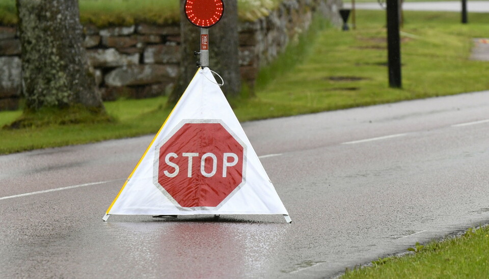 Landsvägen mellan Finby och Bomarsund i Sund är delvis avstängd med anledning av en trafikolycka.