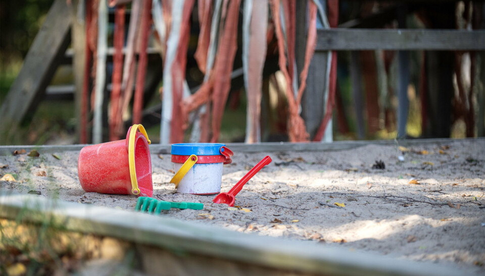 Många kommuner uppfyller inte kraven på hur många av de anställda som måste ha högskolebehörighet.