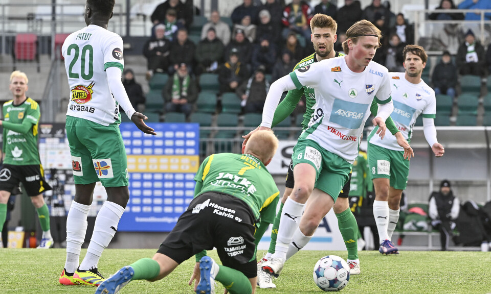 Sportchefen hoppas kunna kränga talangen