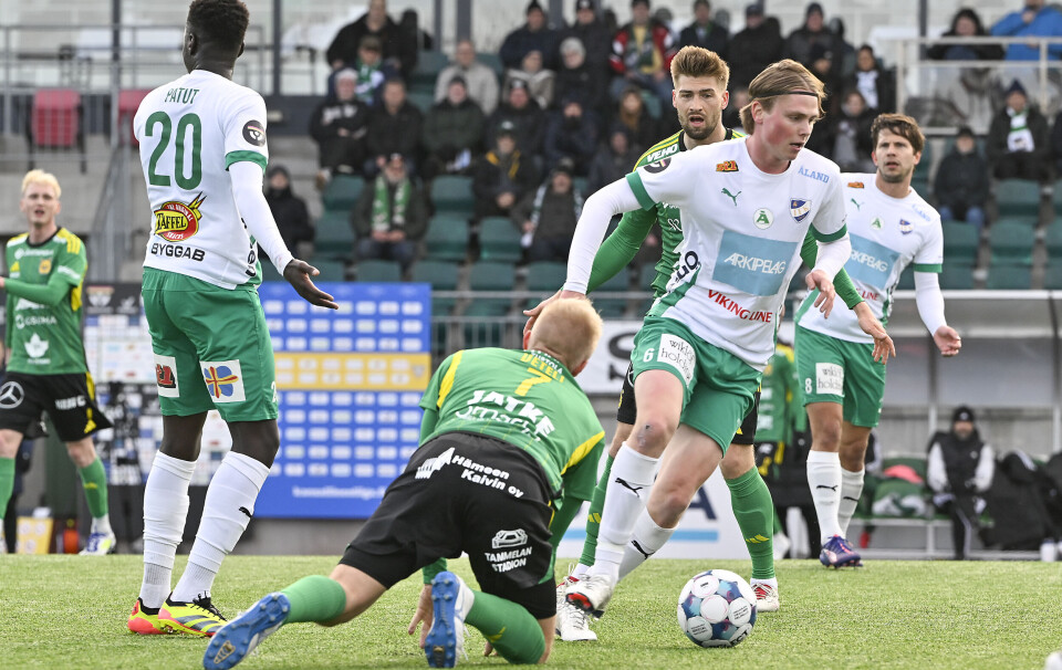 Sportchefen hoppas kunna kränga talangen