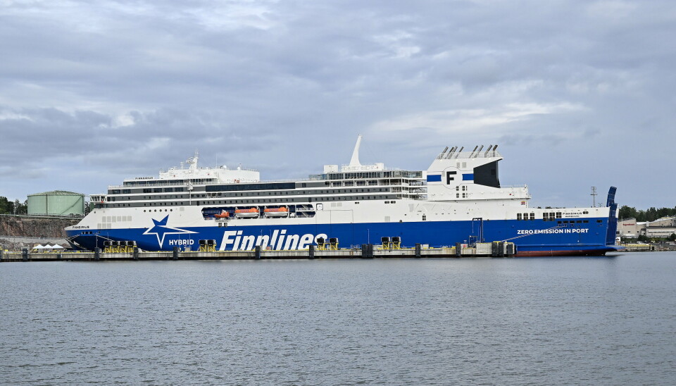 Finnlines använder högsvavligt bränsle som renas med skrubbrar innan utsläpp.