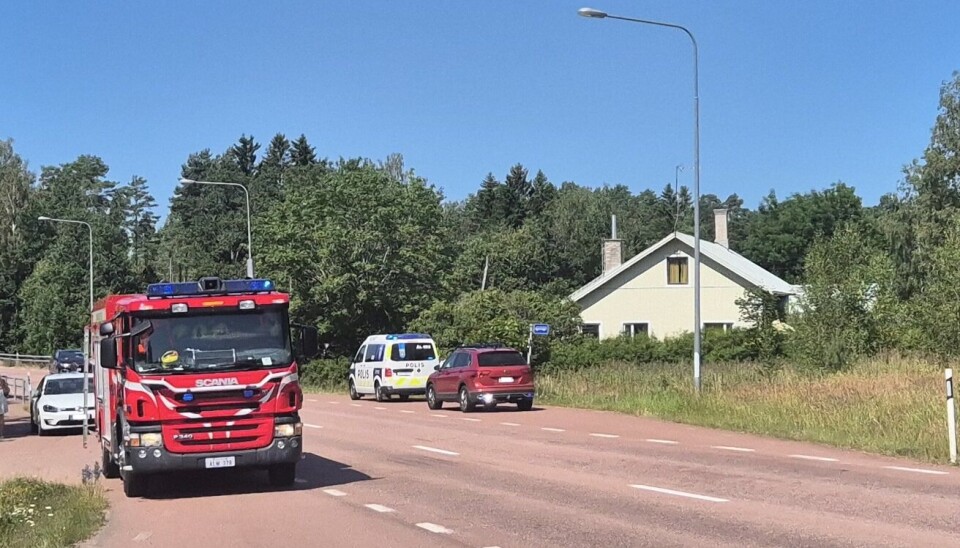 En personbil körde in i en annan på Eckerövägen.