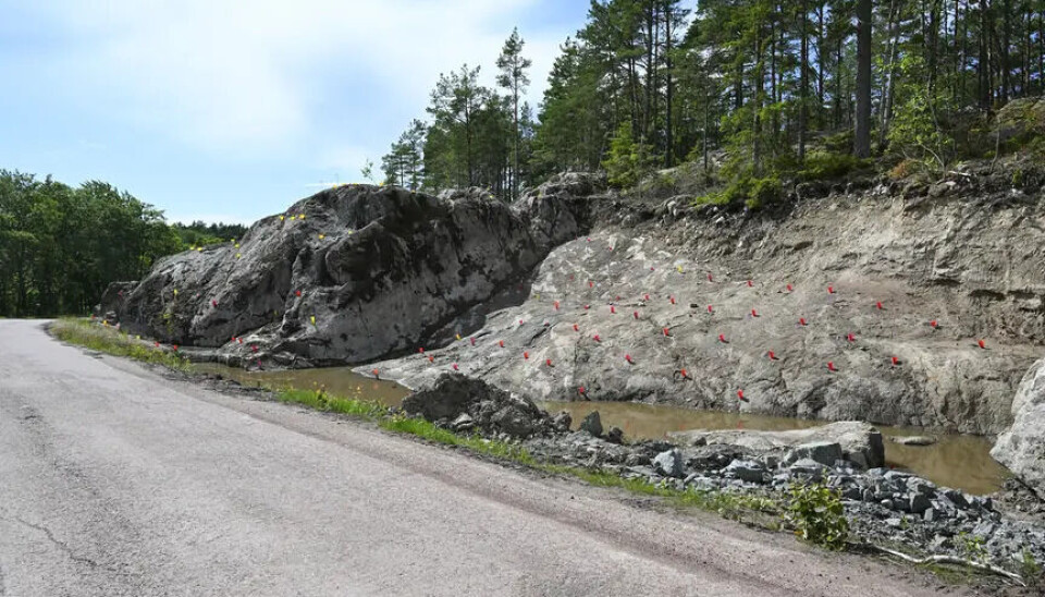 Det krävs en hel del sprängningsarbeten vid vägprojektet på Föglö.