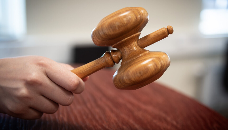 Den åländska sergeanten står åtalad för tjänstgöringsbrott och grovt vållande av
personskada.