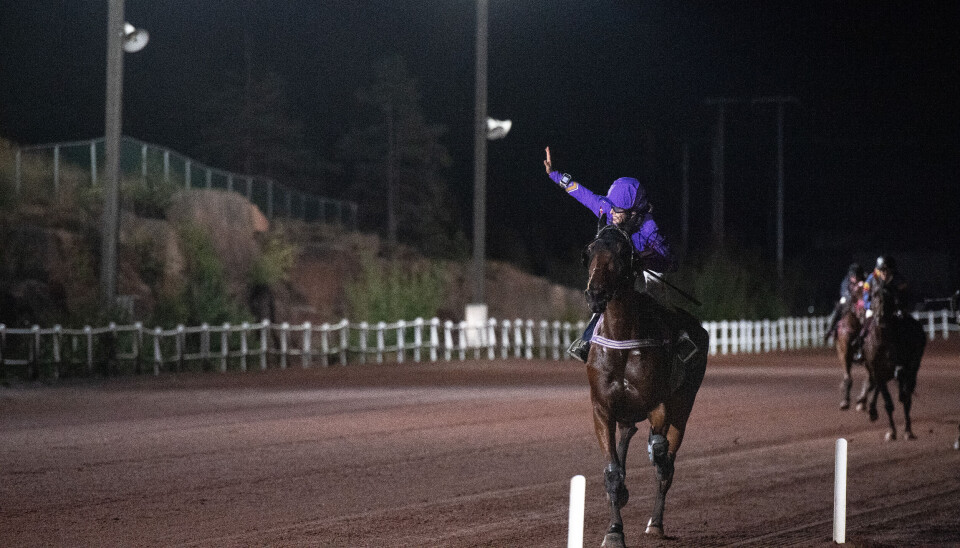 Kvällens största favorit, Kevin Jaam med Saga Laursen på ryggen, gjorde ingen besviken i kvällens montélopp.