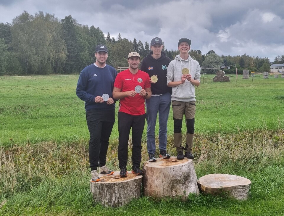 Här har vi några av medaljörerna i dubbel. Från vänster ser vi silvermedaljörerna i MPO, Oskar Lönnqvist och Adam Lindberg. Till höger om dem står guldmedaljörerna Marcus Kalm och Neo Edvall.