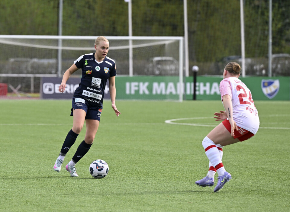 Ytterbacken Anna Nurmi har skrivit på ett nytt avtal med Åland United.